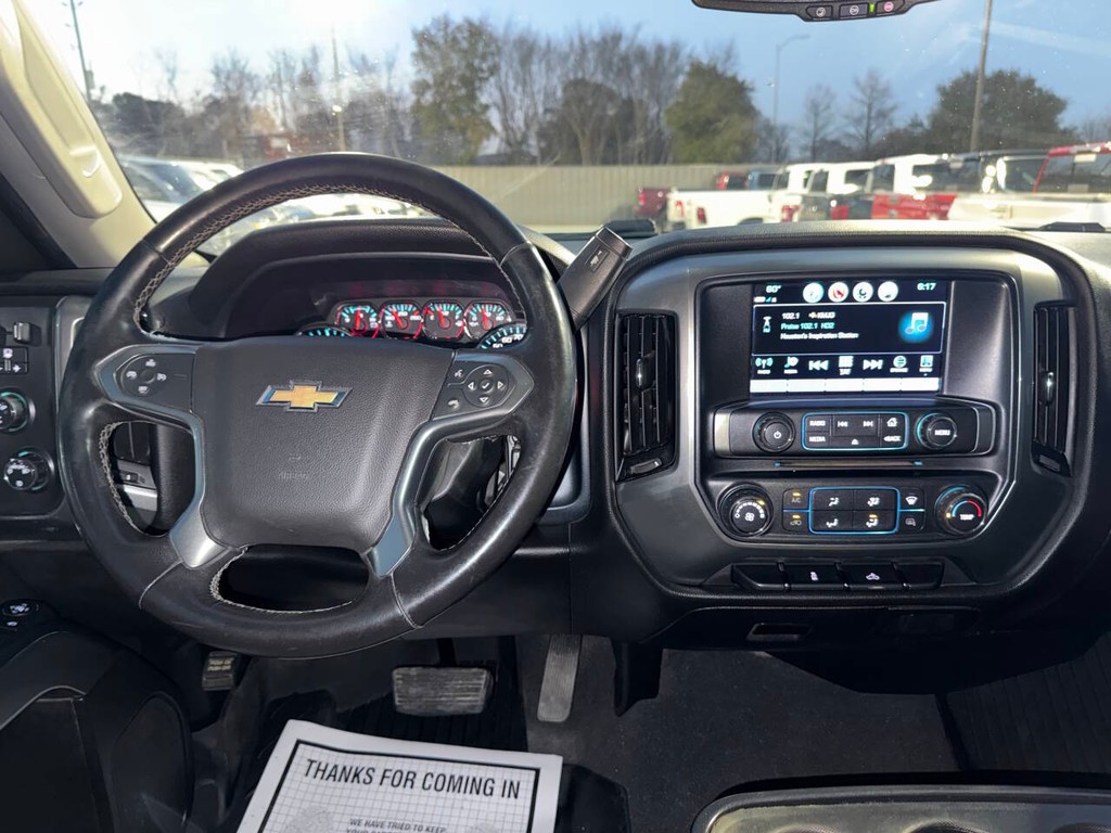 Chevrolet Silverado 2500HD Vehicle Full-screen Gallery Image 21