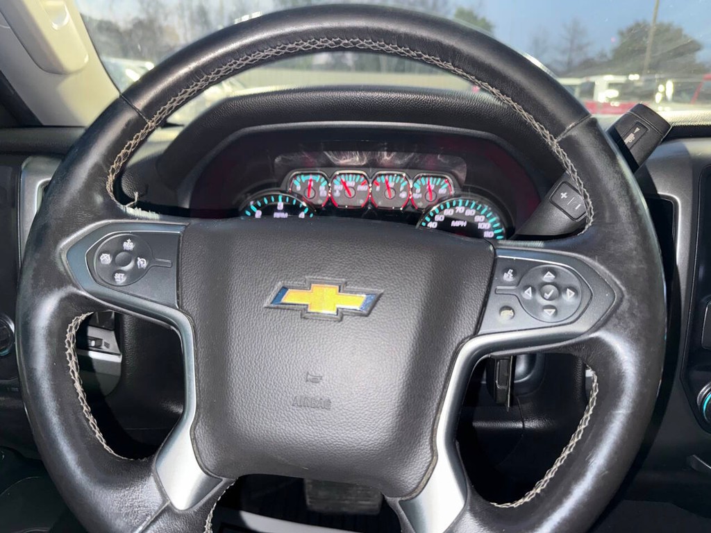 Chevrolet Silverado 2500HD Vehicle Full-screen Gallery Image 23