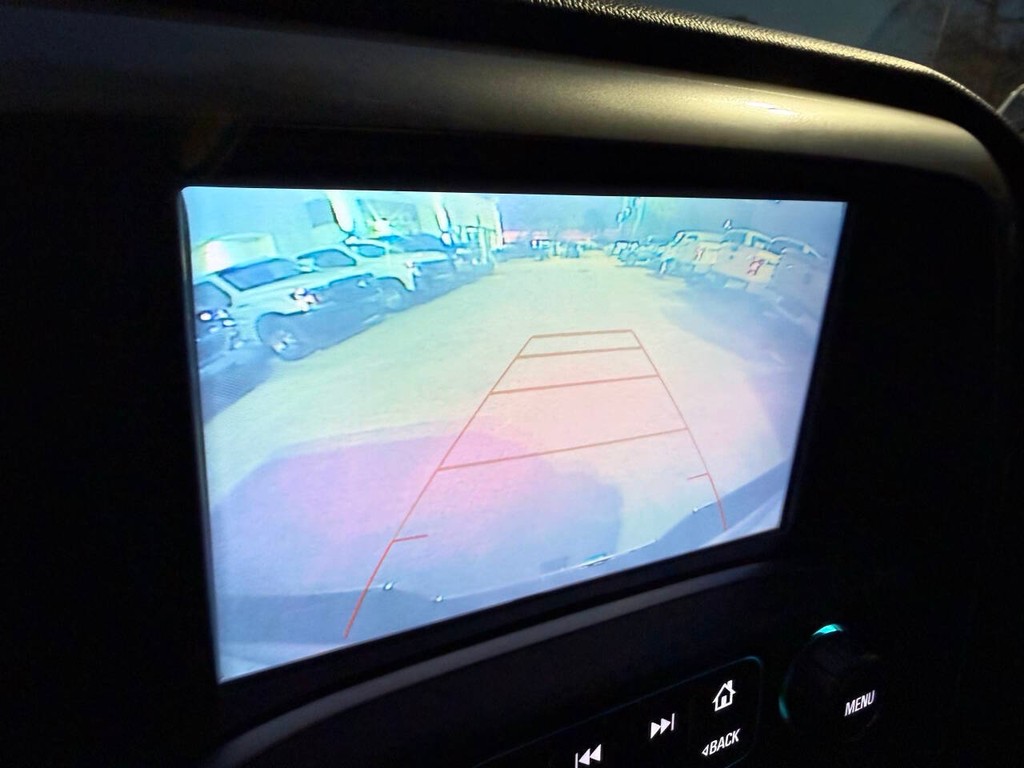 Chevrolet Silverado 2500HD Vehicle Full-screen Gallery Image 26