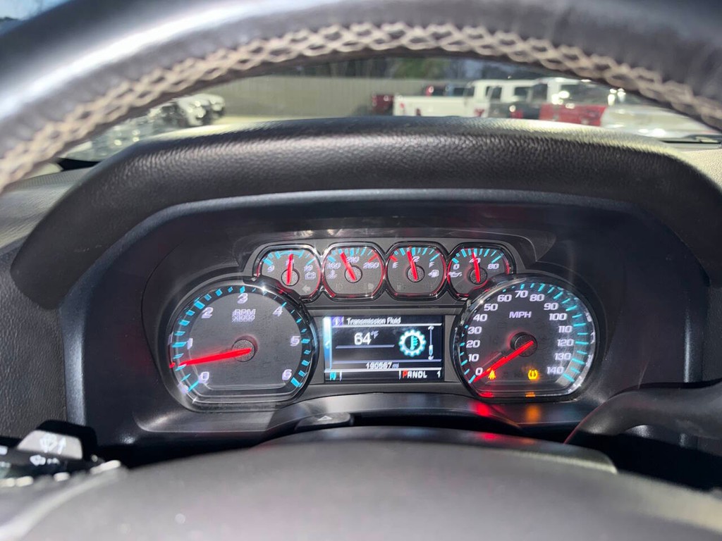 Chevrolet Silverado 2500HD Vehicle Full-screen Gallery Image 30