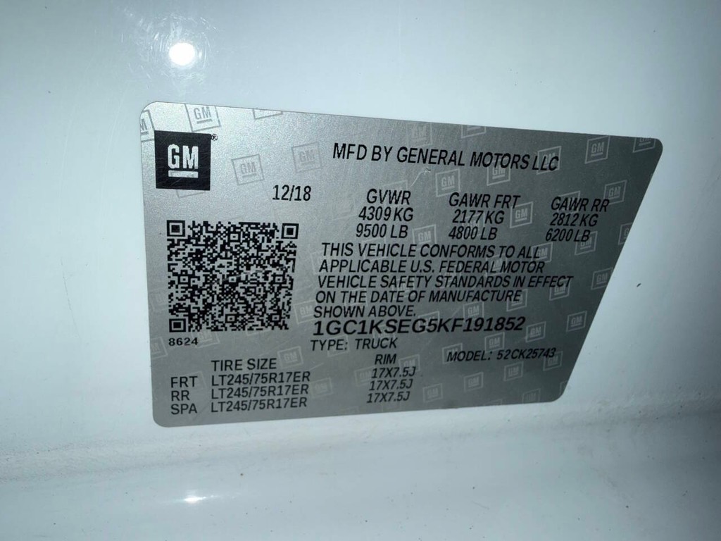 Chevrolet Silverado 2500HD Vehicle Full-screen Gallery Image 32