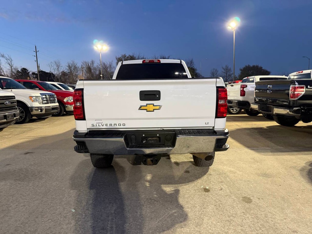 Chevrolet Silverado 2500HD Vehicle Full-screen Gallery Image 39