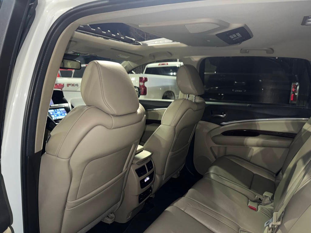 Acura MDX Vehicle Full-screen Gallery Image 12