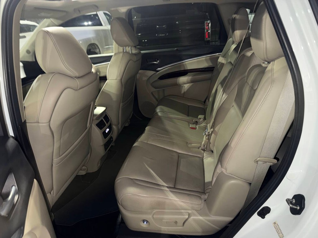 Acura MDX Vehicle Full-screen Gallery Image 13