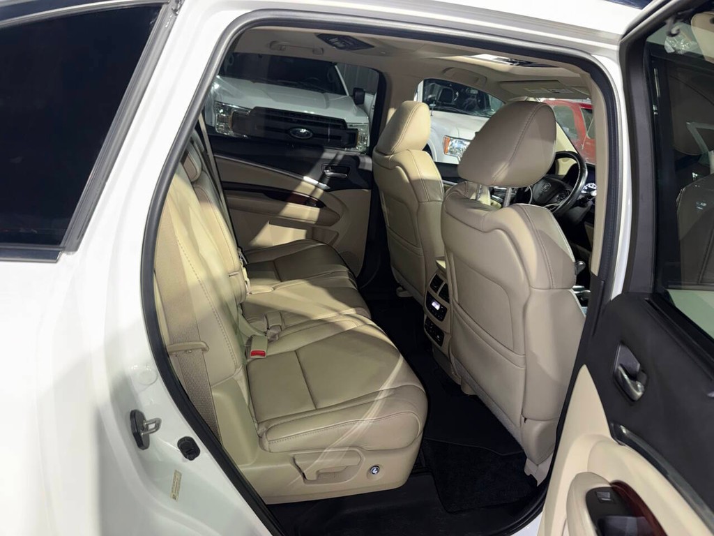 Acura MDX Vehicle Full-screen Gallery Image 16