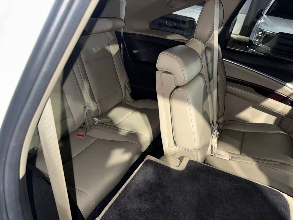 Acura MDX Vehicle Full-screen Gallery Image 17