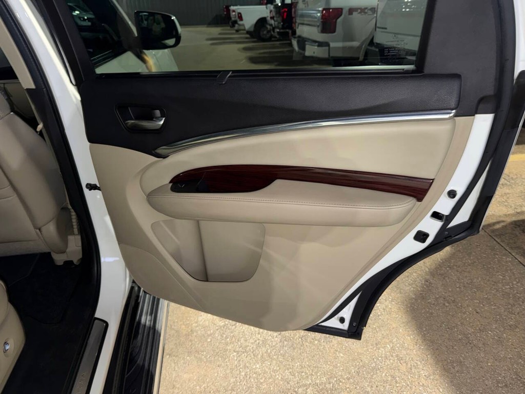 Acura MDX Vehicle Full-screen Gallery Image 18
