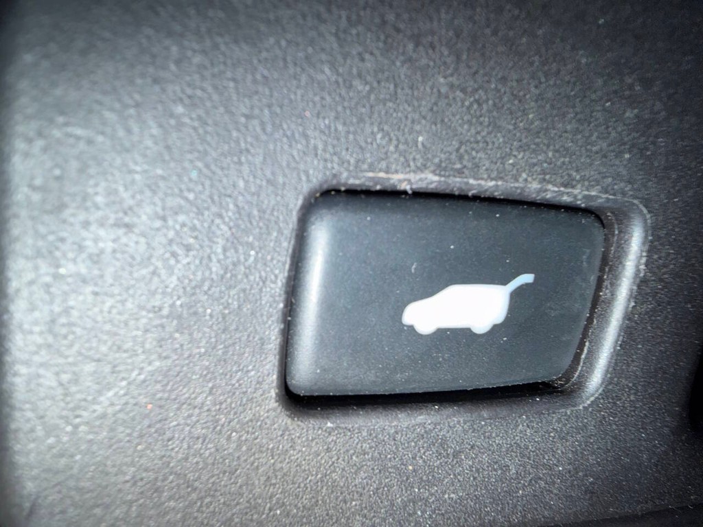 Acura MDX Vehicle Full-screen Gallery Image 43