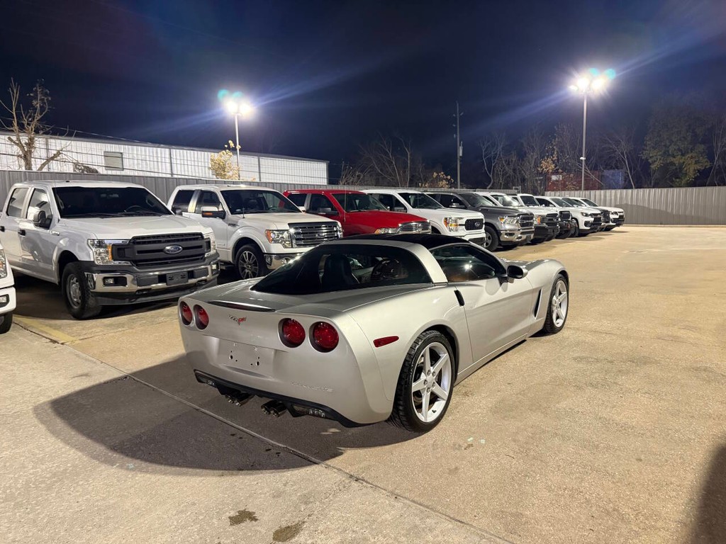 Chevrolet Corvette Vehicle Full-screen Gallery Image 05