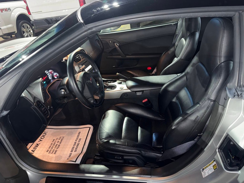 Chevrolet Corvette Vehicle Full-screen Gallery Image 07