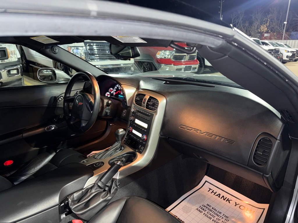 Chevrolet Corvette Vehicle Full-screen Gallery Image 09