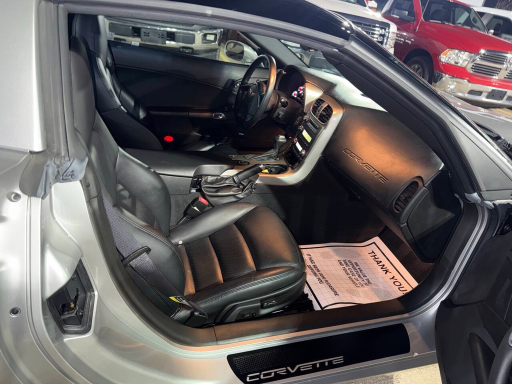 Chevrolet Corvette Vehicle Full-screen Gallery Image 10