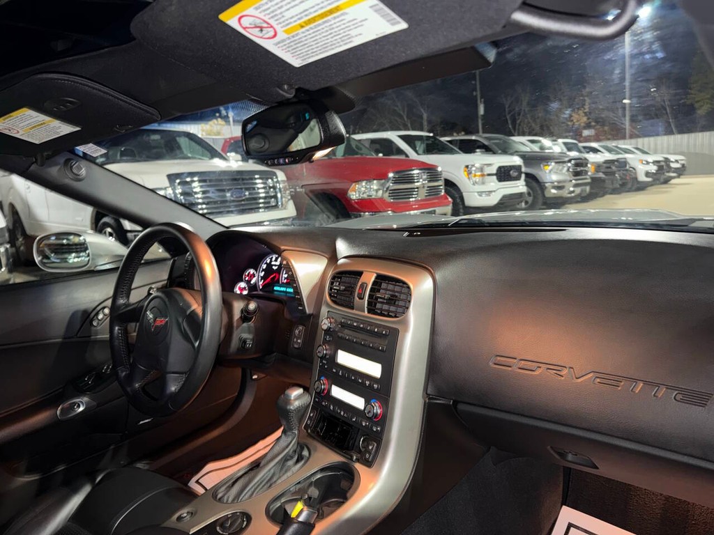 Chevrolet Corvette Vehicle Full-screen Gallery Image 12