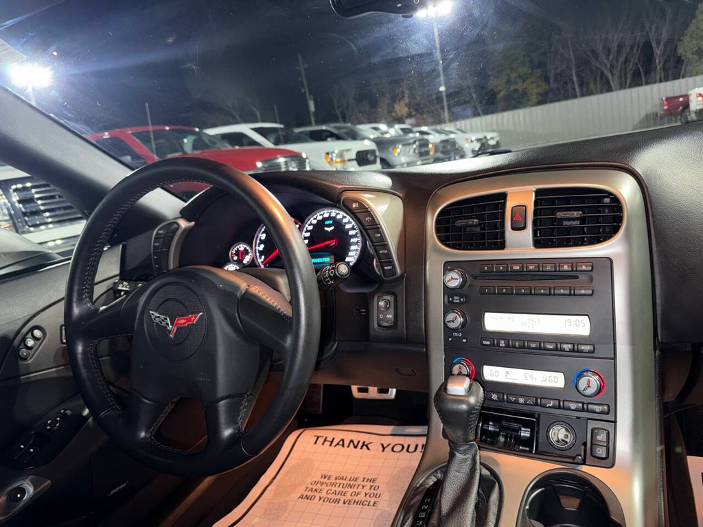 Chevrolet Corvette Vehicle Full-screen Gallery Image 14