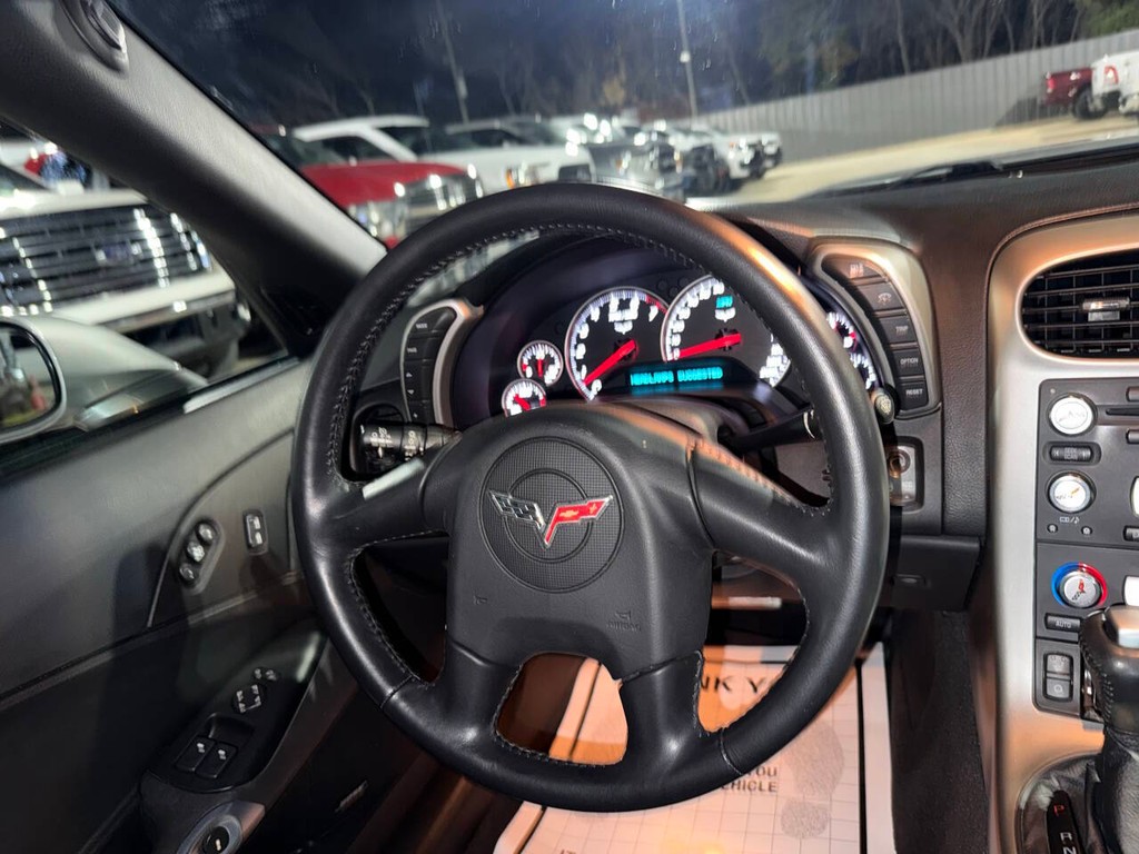 Chevrolet Corvette Vehicle Full-screen Gallery Image 15