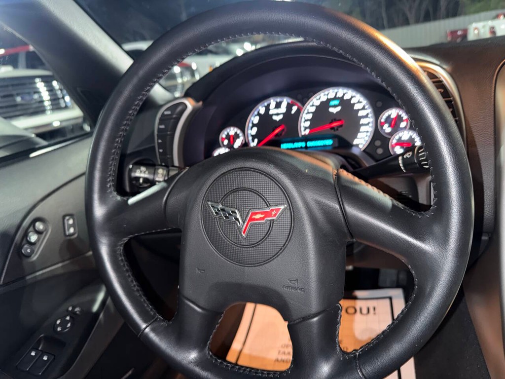 Chevrolet Corvette Vehicle Full-screen Gallery Image 16