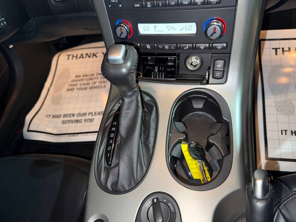 Chevrolet Corvette Vehicle Full-screen Gallery Image 20