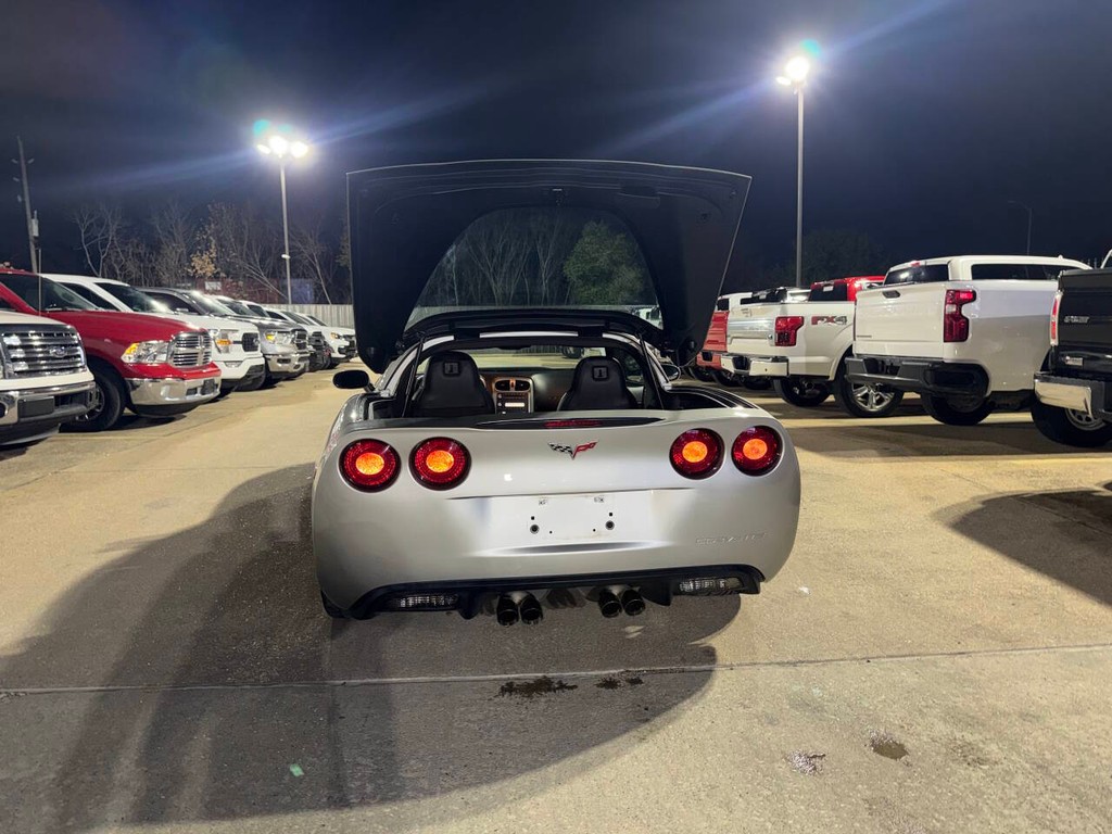 Chevrolet Corvette Vehicle Full-screen Gallery Image 28