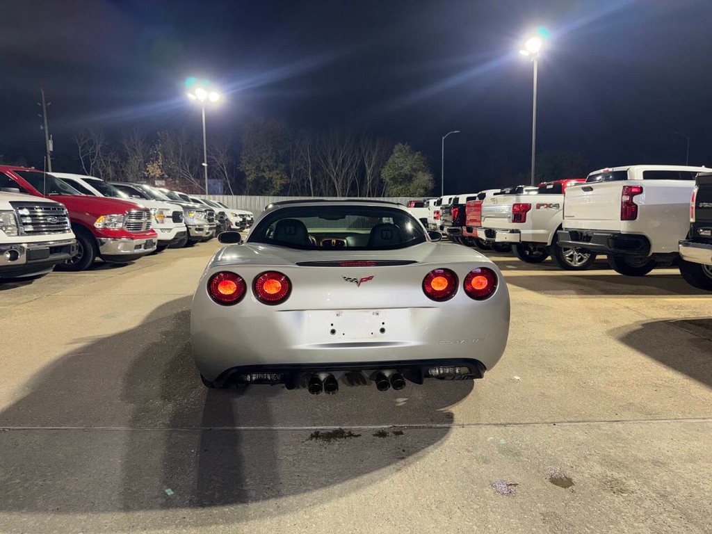 Chevrolet Corvette Vehicle Full-screen Gallery Image 29