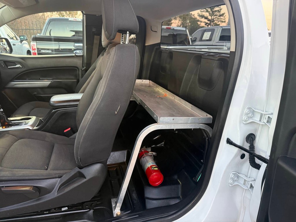 Chevrolet Colorado Vehicle Full-screen Gallery Image 12