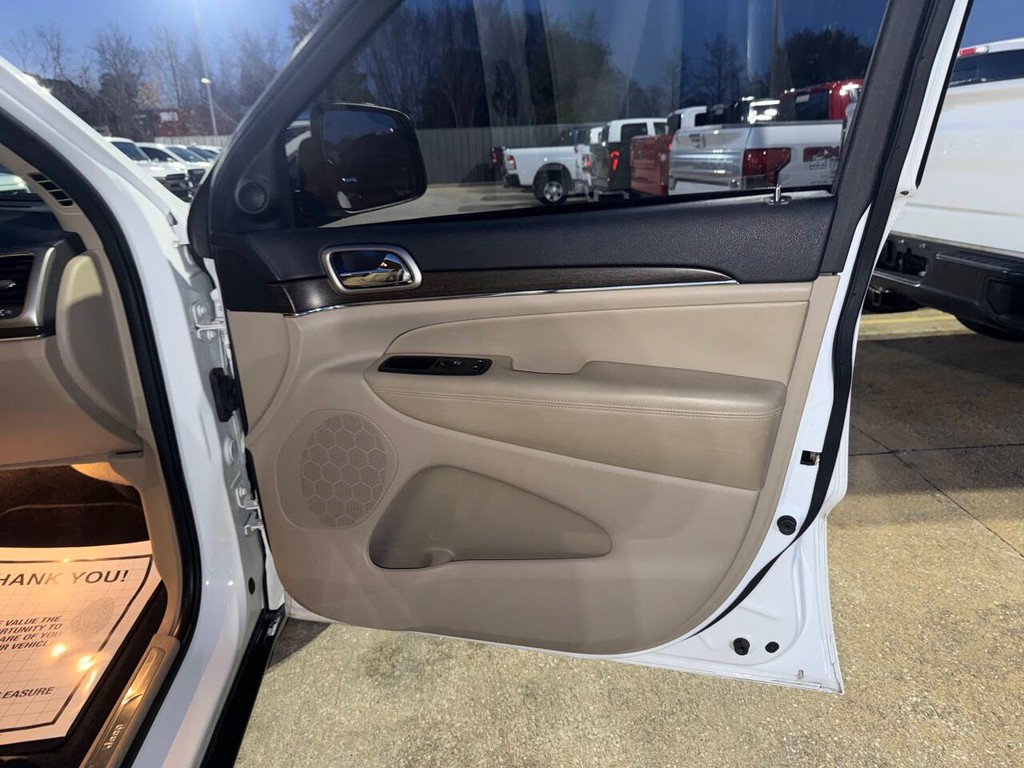 Jeep Grand Cherokee Vehicle Full-screen Gallery Image 11