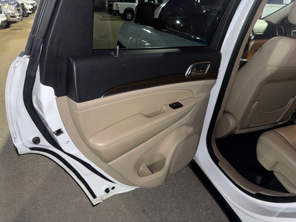 Jeep Grand Cherokee Vehicle Full-screen Gallery Image 14