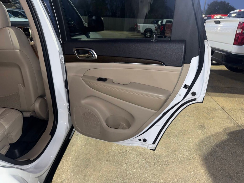 Jeep Grand Cherokee Vehicle Full-screen Gallery Image 16