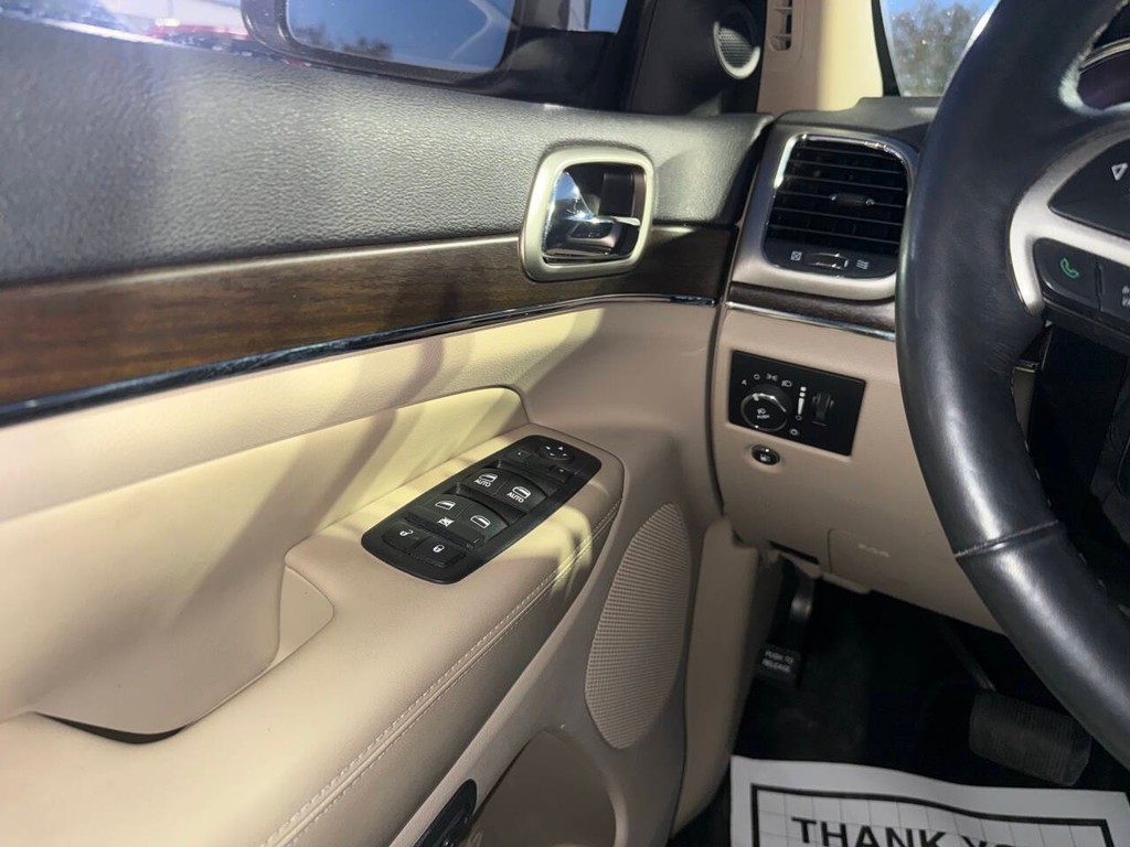 Jeep Grand Cherokee Vehicle Full-screen Gallery Image 29