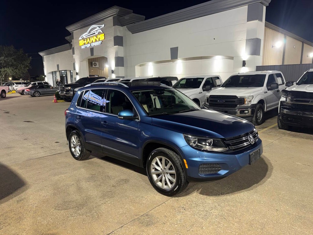 Volkswagen Tiguan Vehicle Full-screen Gallery Image 02