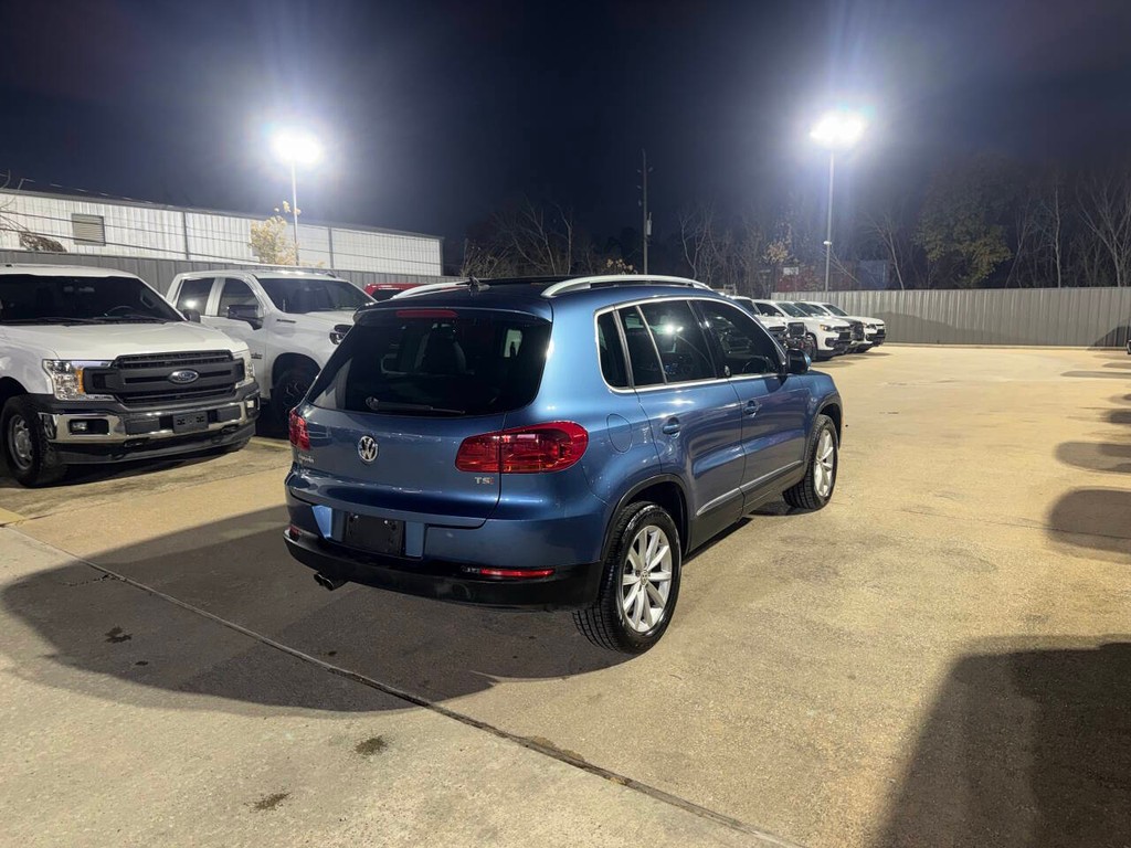 Volkswagen Tiguan Vehicle Full-screen Gallery Image 05