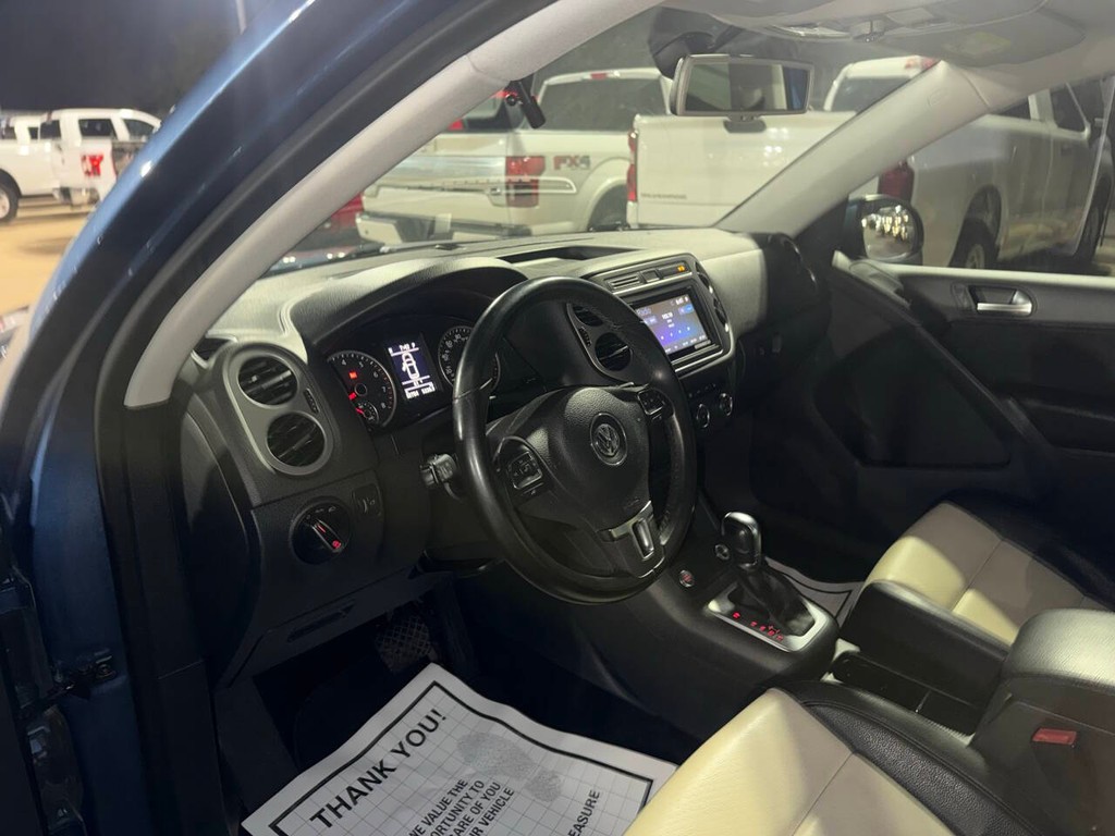 Volkswagen Tiguan Vehicle Full-screen Gallery Image 06