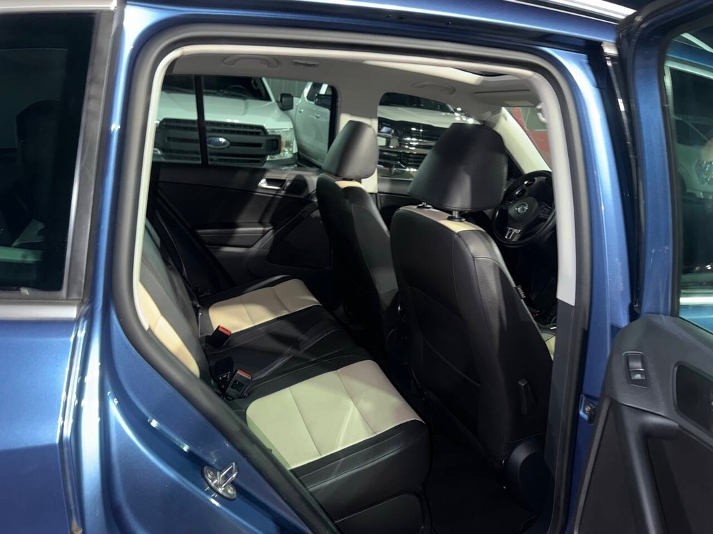 Volkswagen Tiguan Vehicle Full-screen Gallery Image 15