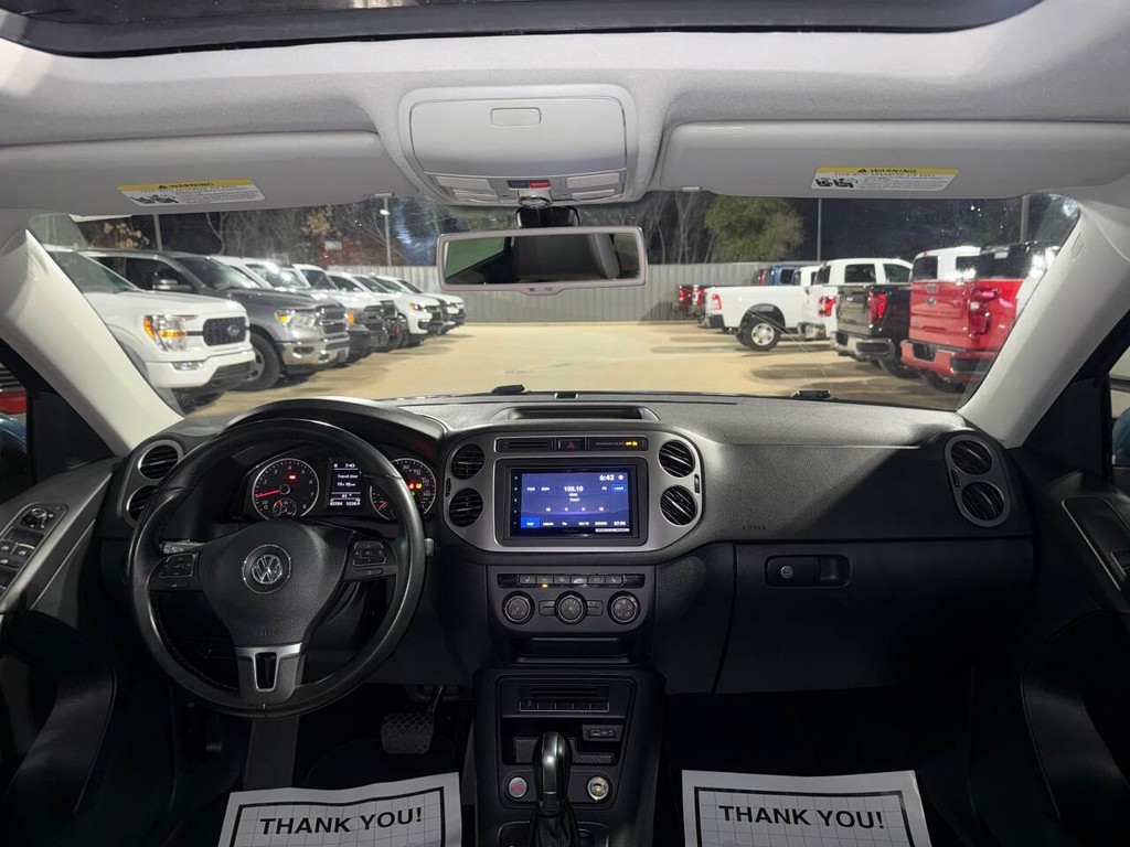 Volkswagen Tiguan Vehicle Full-screen Gallery Image 17