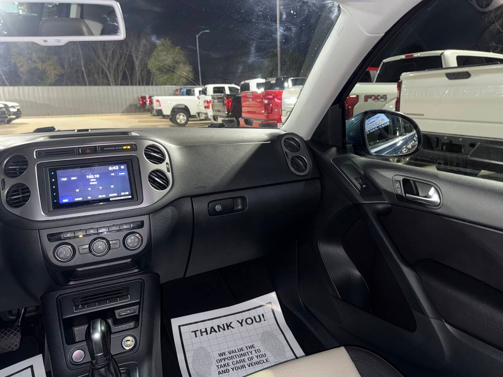 Volkswagen Tiguan Vehicle Full-screen Gallery Image 20