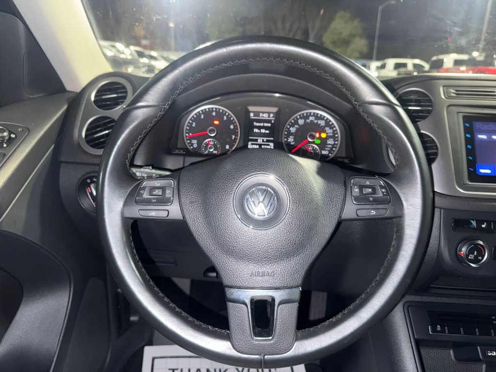 Volkswagen Tiguan Vehicle Full-screen Gallery Image 23