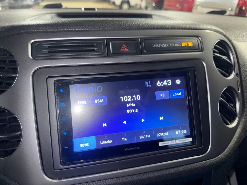 Volkswagen Tiguan Vehicle Full-screen Gallery Image 25