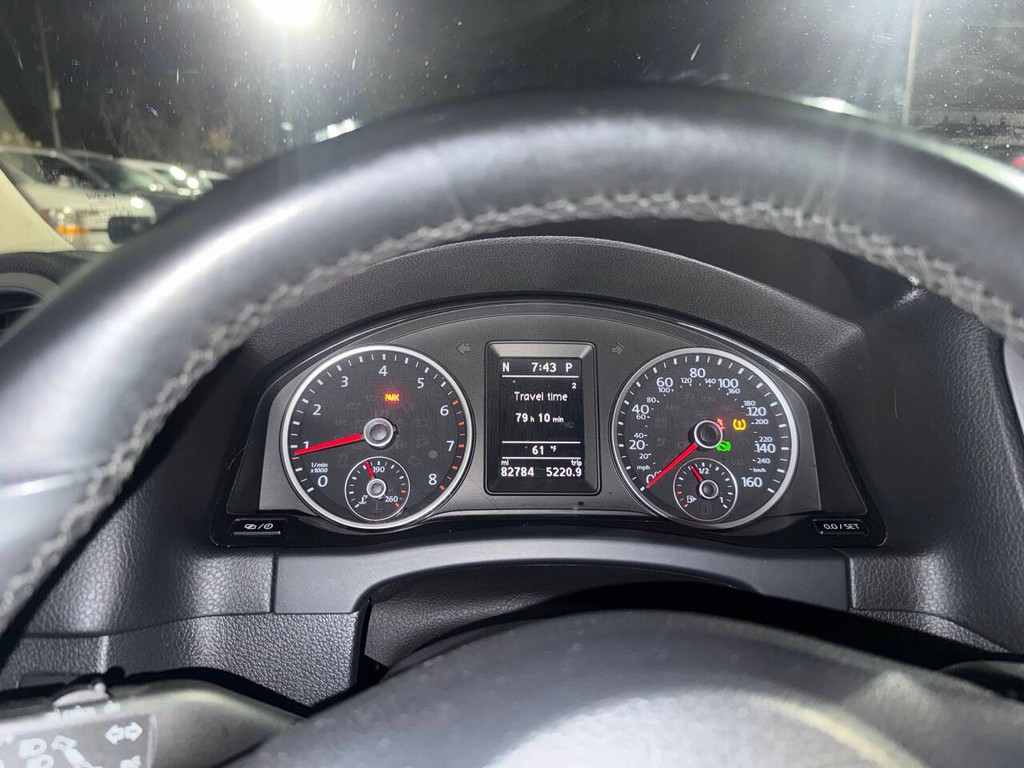 Volkswagen Tiguan Vehicle Full-screen Gallery Image 32