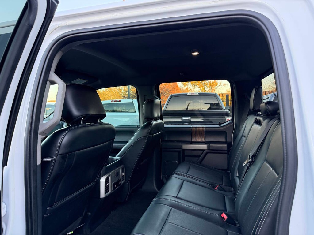 Ford F-150 Vehicle Full-screen Gallery Image 12