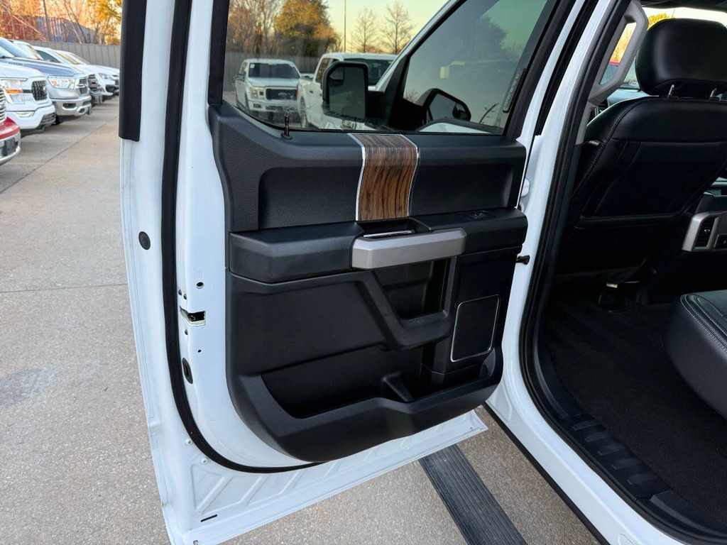 Ford F-150 Vehicle Full-screen Gallery Image 14