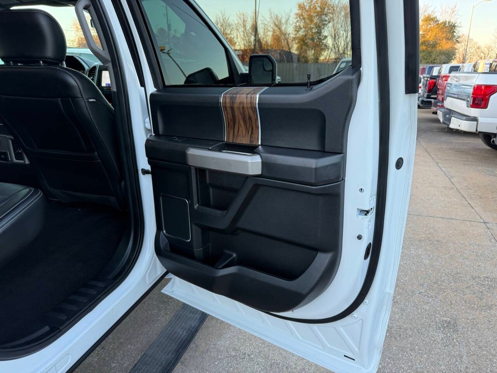 Ford F-150 Vehicle Full-screen Gallery Image 16