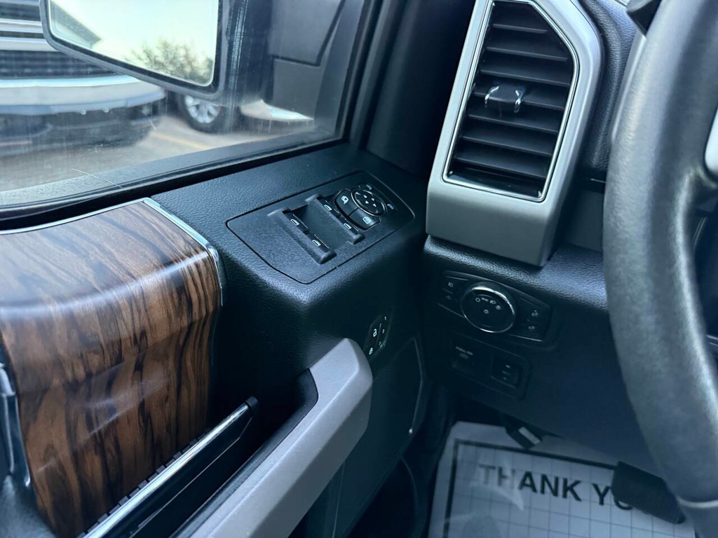 Ford F-150 Vehicle Full-screen Gallery Image 30