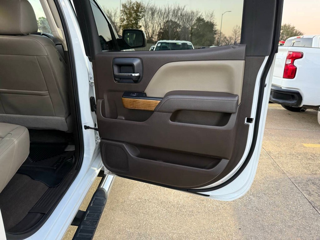 Chevrolet Silverado 1500 Vehicle Full-screen Gallery Image 16