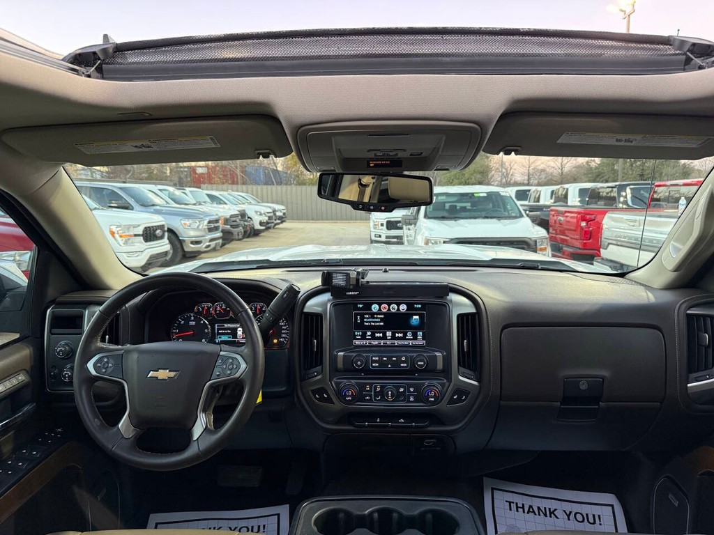 Chevrolet Silverado 1500 Vehicle Full-screen Gallery Image 17