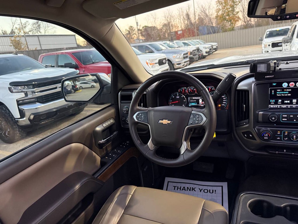 Chevrolet Silverado 1500 Vehicle Full-screen Gallery Image 19