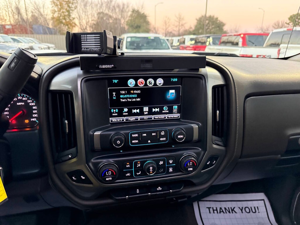 Chevrolet Silverado 1500 Vehicle Full-screen Gallery Image 24