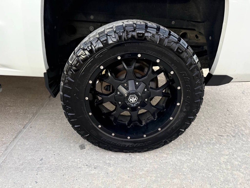 Chevrolet Silverado 1500 Vehicle Full-screen Gallery Image 35