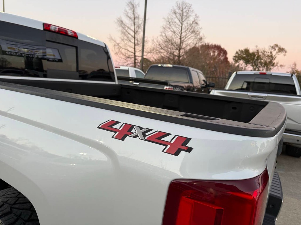 Chevrolet Silverado 1500 Vehicle Full-screen Gallery Image 37