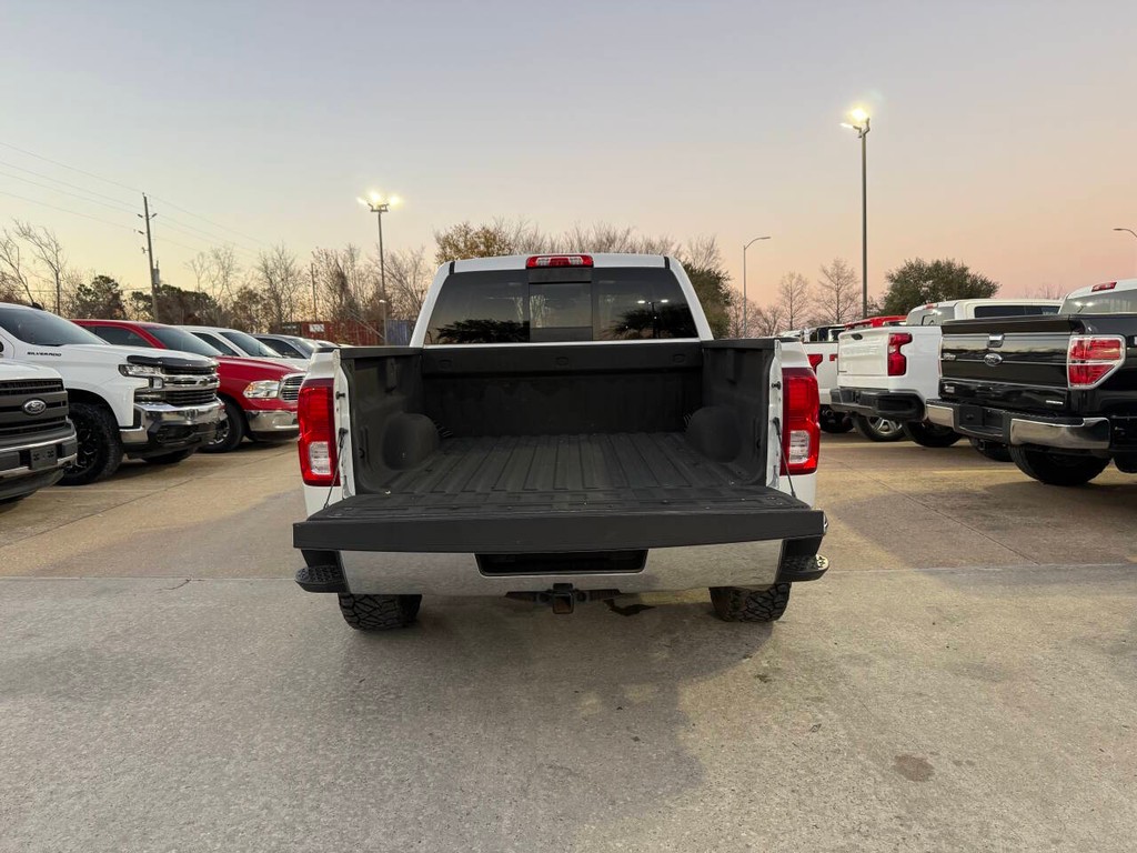 Chevrolet Silverado 1500 Vehicle Full-screen Gallery Image 38
