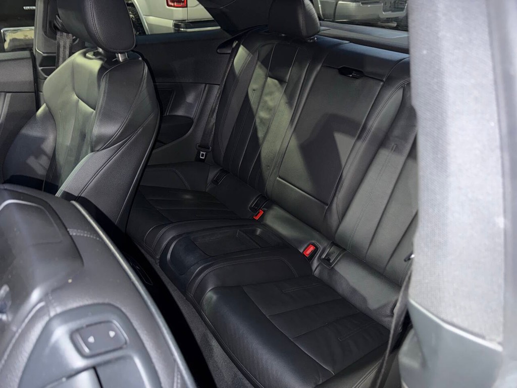 Audi A5 Coupe Vehicle Full-screen Gallery Image 08