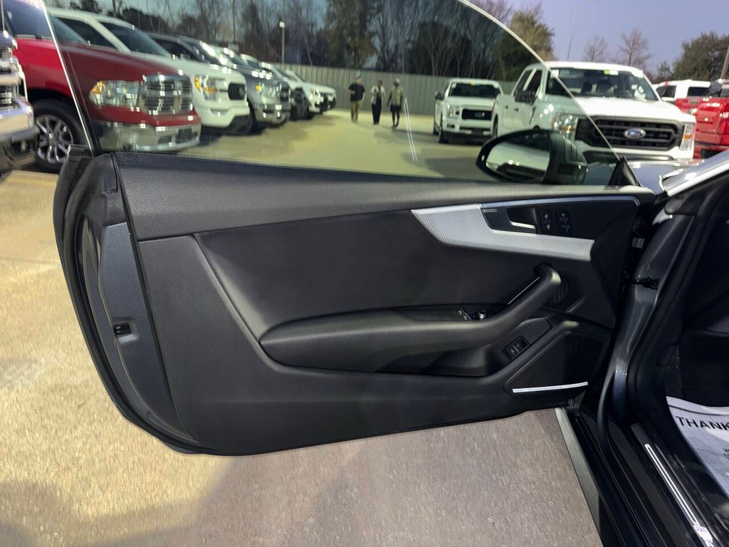 Audi A5 Coupe Vehicle Full-screen Gallery Image 09